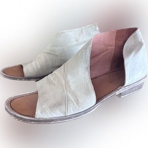 Free People | Mont Blanc Asymmetrical Sandal |  Dove Grey | Women’s |  10US/40EU